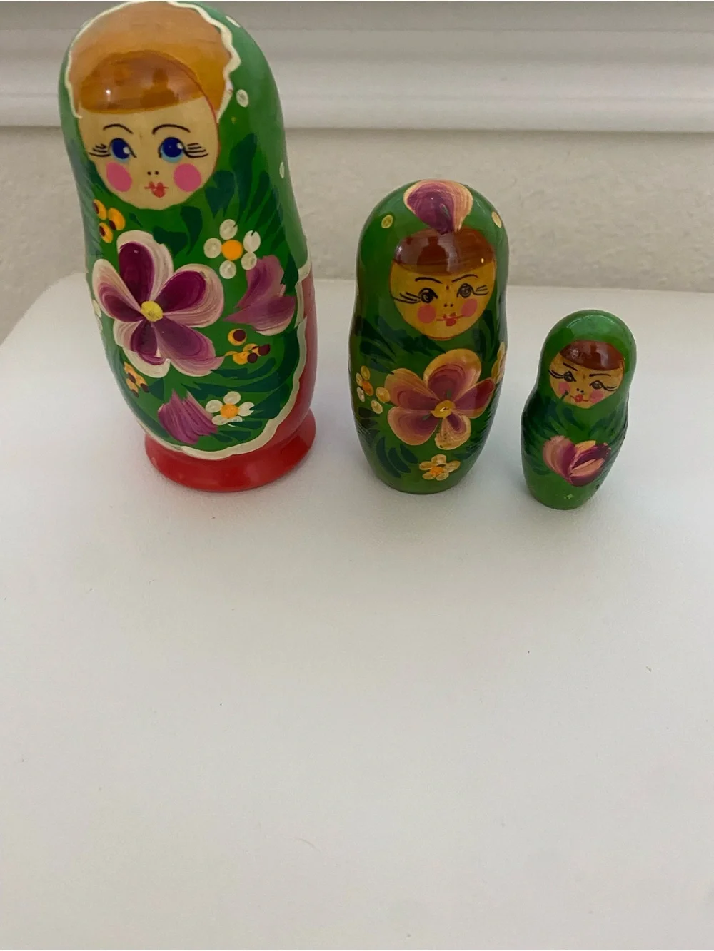 VTG Hand-Painted Wooden Nesting Dolls Green Floral Matryoshka Babushka Set of 3